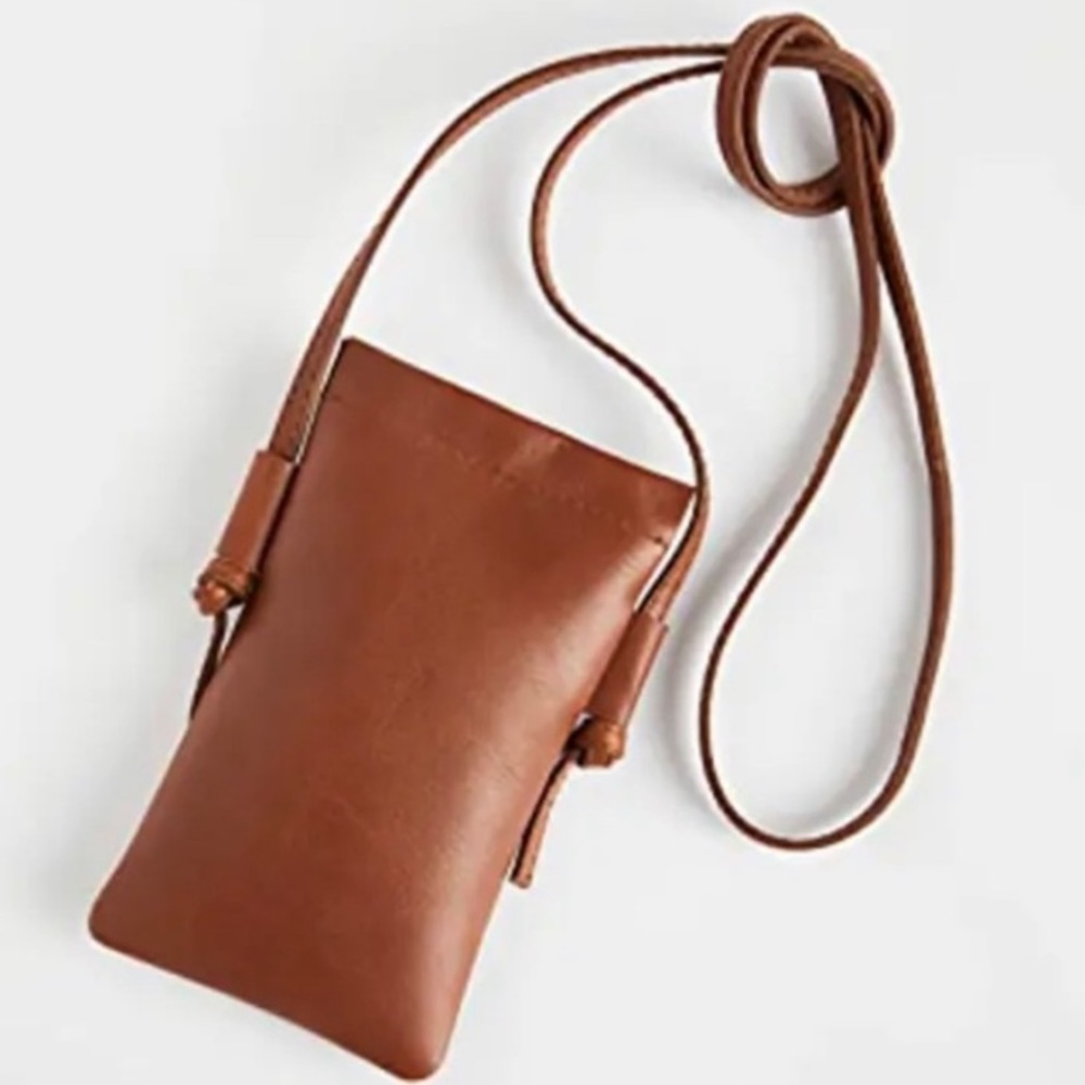 Madewell | The Leather Smartphone Crossbody Bag